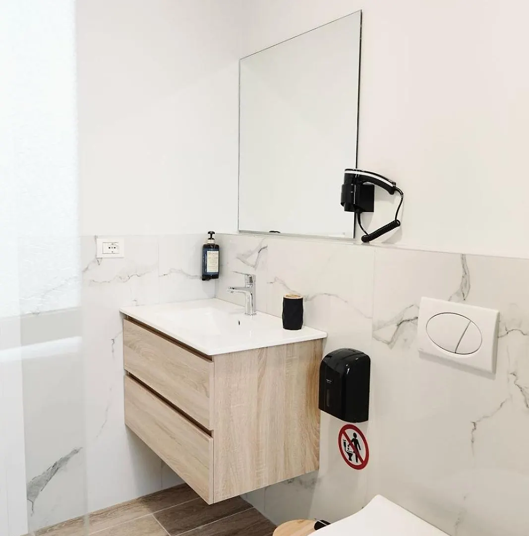 Apartment 102 Cirk Tirana 0*,  Albania